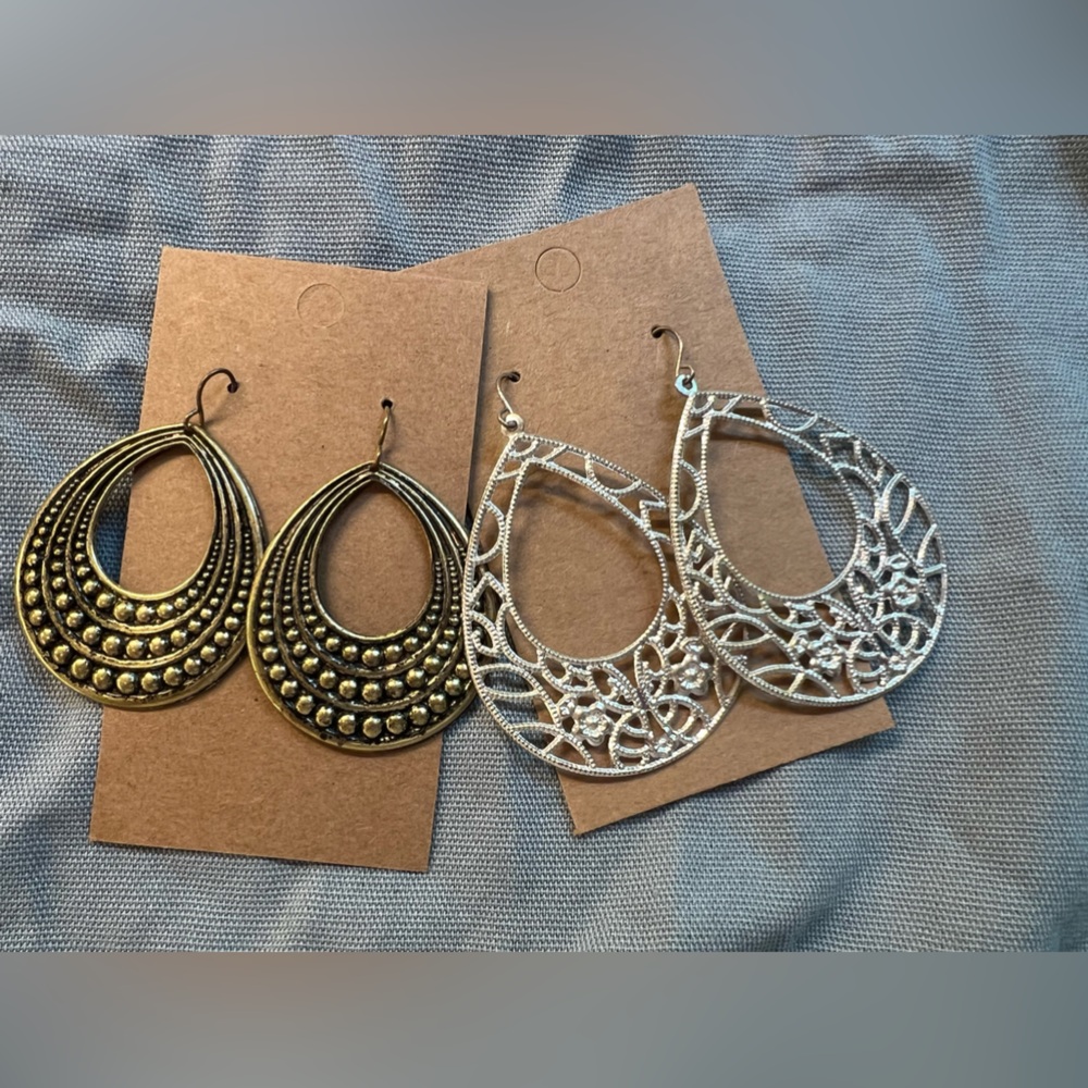 2 pairs of cute boho earrings